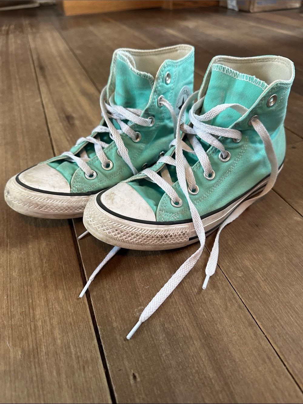 Mint High Top Converse shoes size 7 women’s